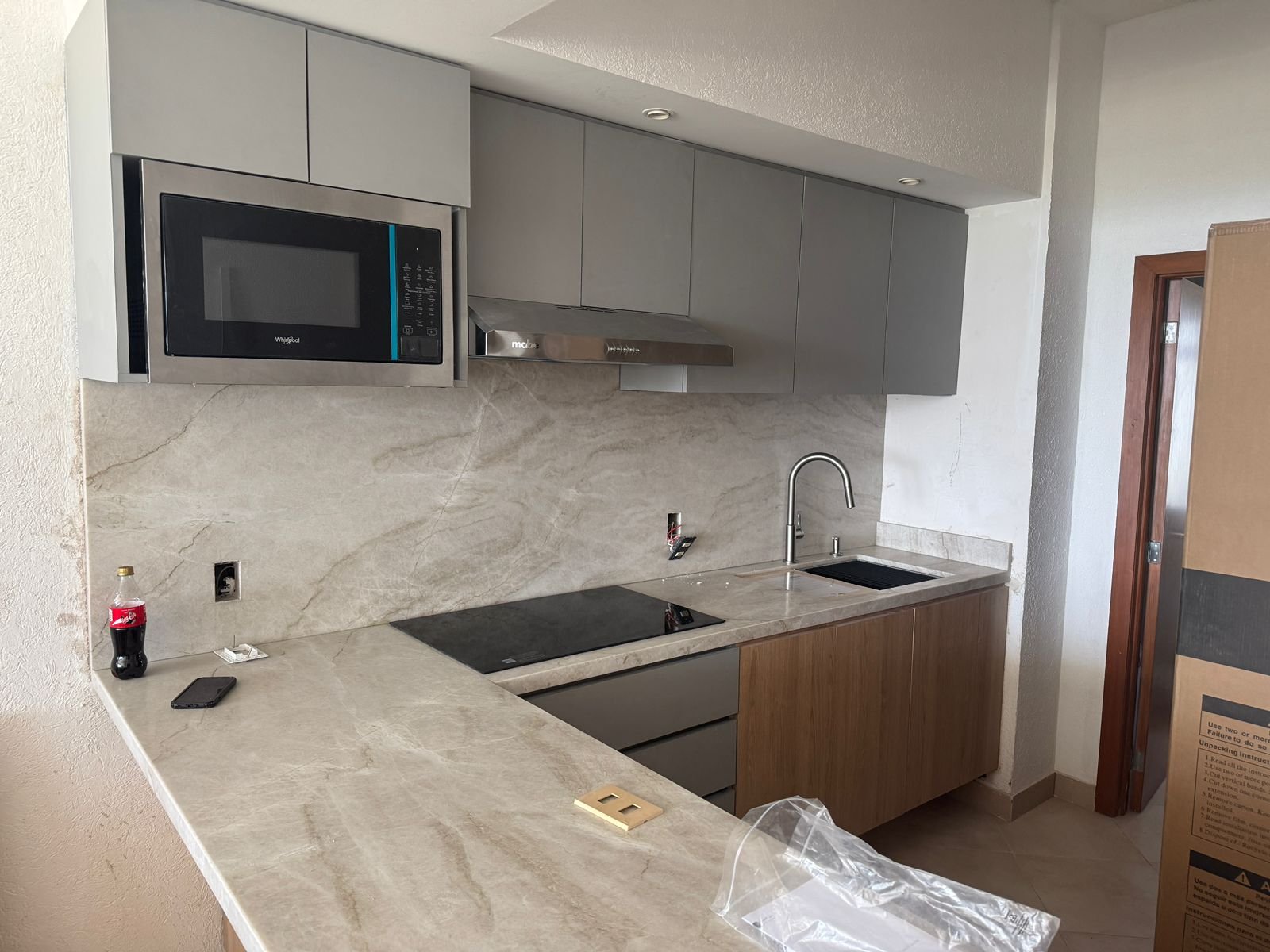 Cocina con rotulación