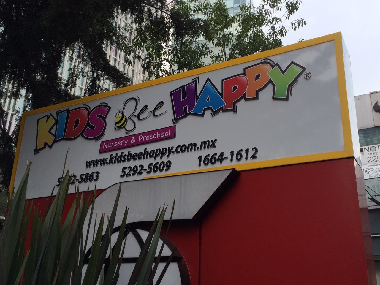 Logotipo corporativo rotulado