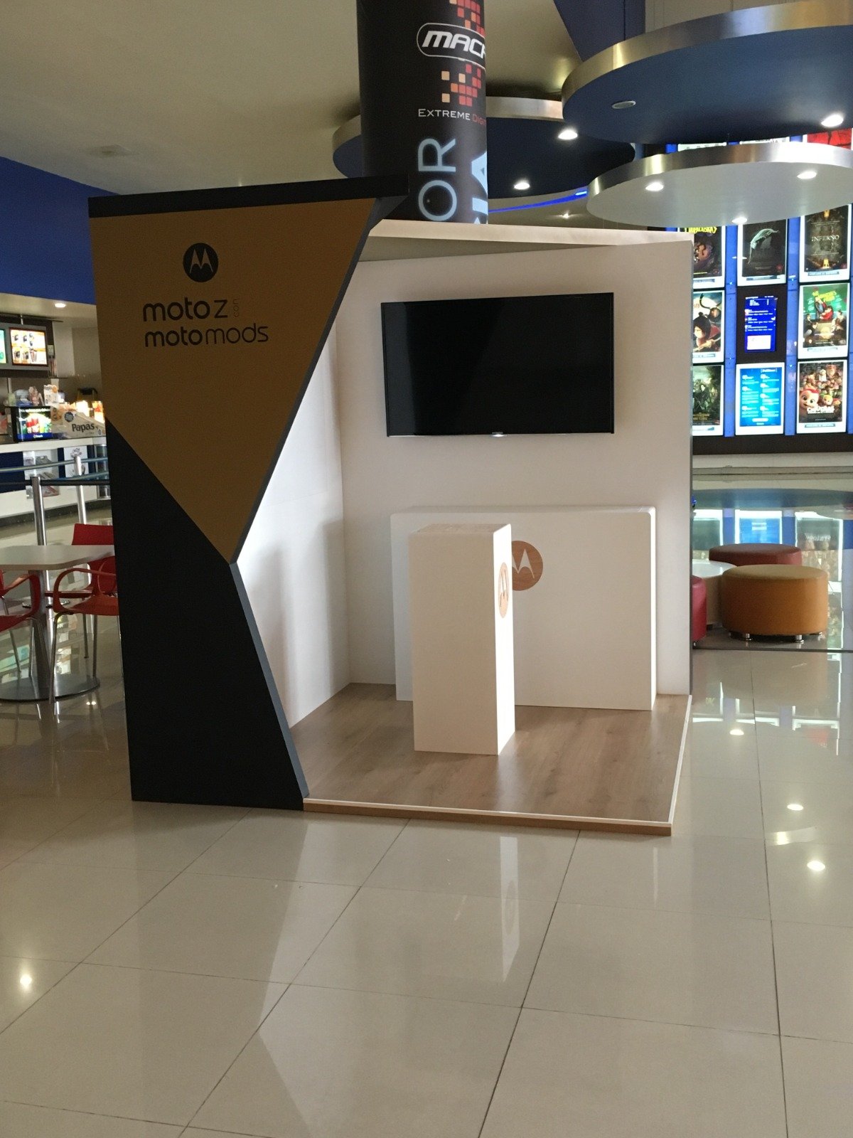 Mueble con branding aplicado