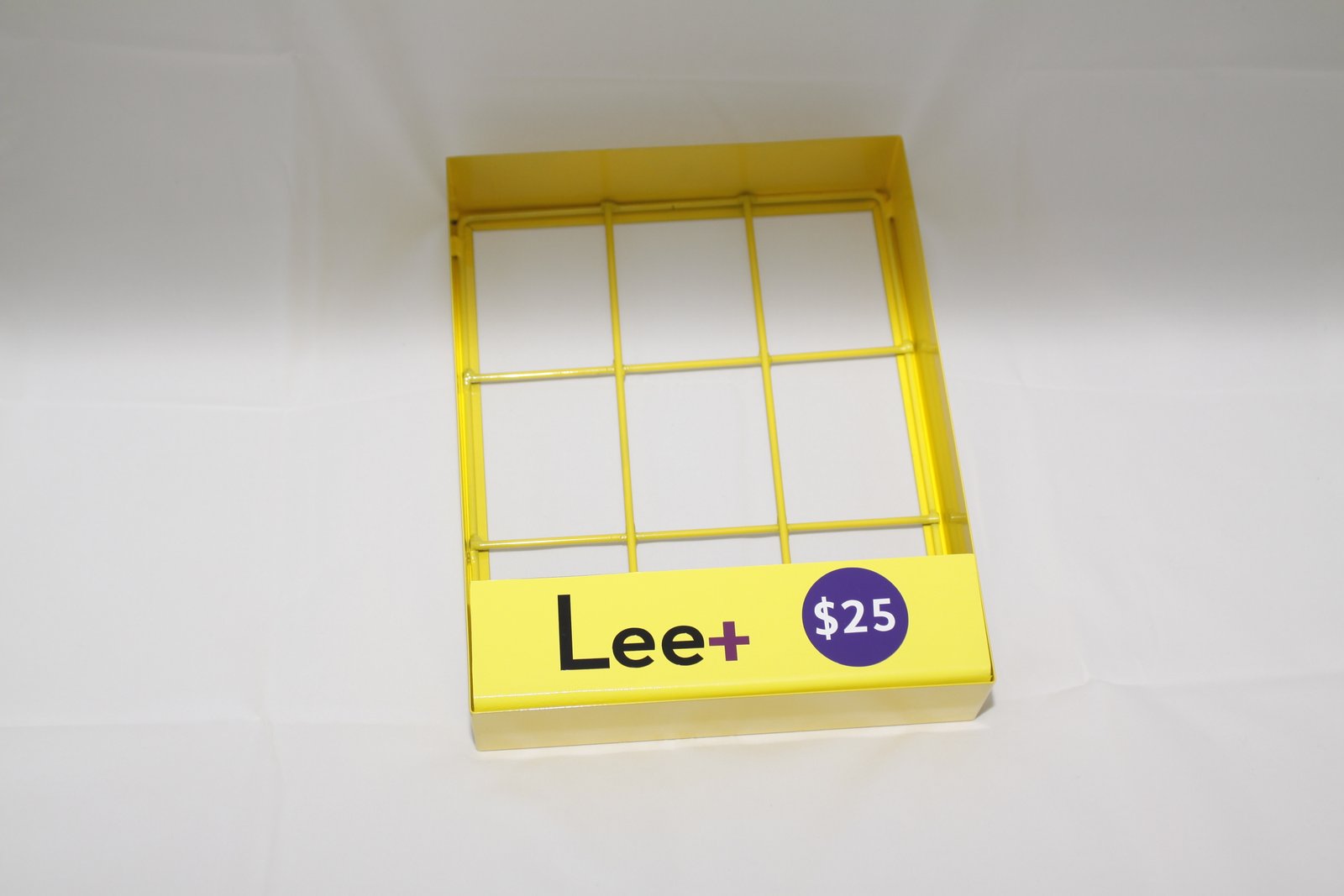Mueble a medida con logo